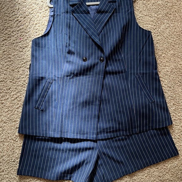 costume - Picture 4 of 7